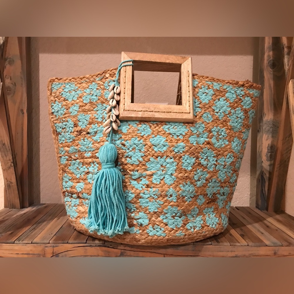 Woven Jute Straw Hobo Bag Tote W/Wooden Handles & Tortoise SeaShell Tassel Charm
